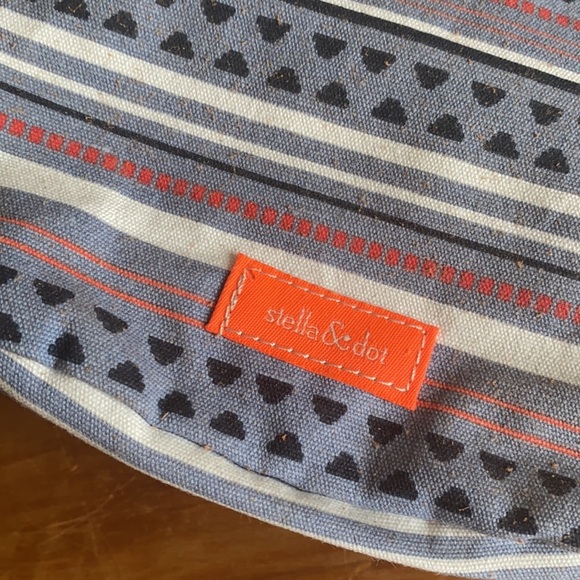 Stella & Dot Bucket Bag with removable pouch liner - Picture 10 of 16